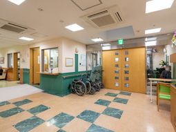 明るいロビーの様子