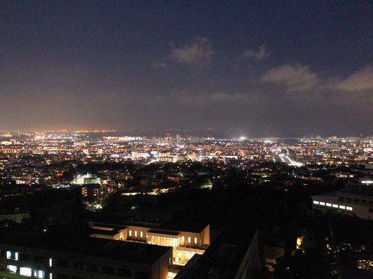 夜景を望む居室