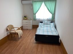 明るい個室の居室