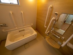 バリアフリー対応の浴室