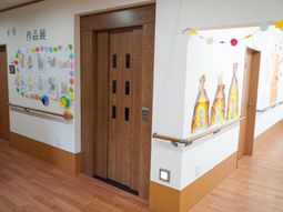 廊下に飾られた手作り作品