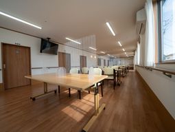 明るい食堂の様子