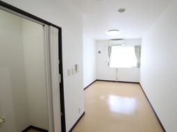 明るく清潔な居室