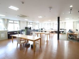 共有スペースの明るい一角