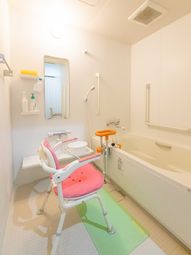 バリアフリー設計の浴室