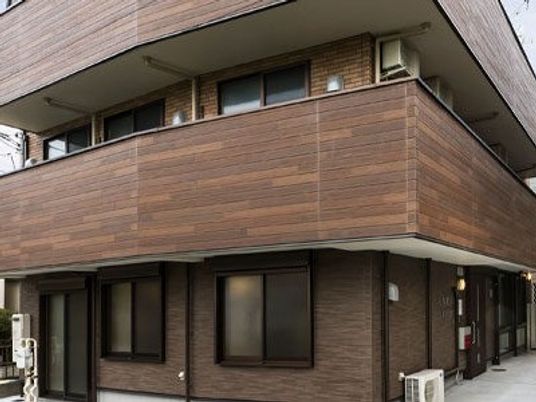 木目調の建物外観  