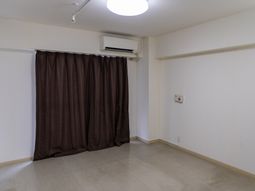 シンプルな空間の居室