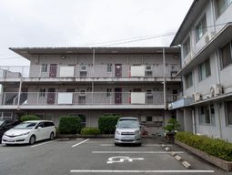 多階層の建物の外観