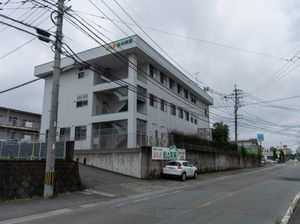 多階建ての施設外観