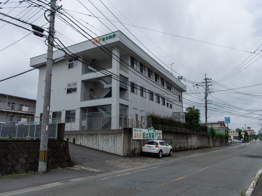 多階建ての施設外観