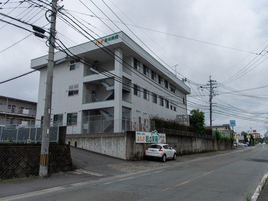多階建ての施設外観