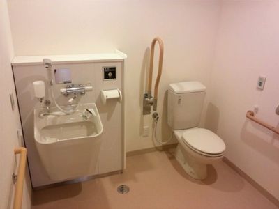 バリアフリー設計のトイレ