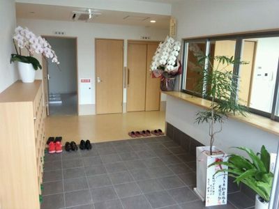 エントランスの明るい空間