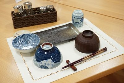 和風食器セットのアップ