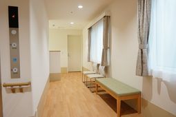 エレベーター前の廊下