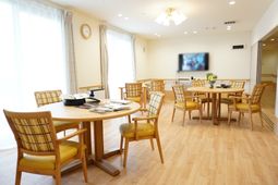 明るい食堂の様子