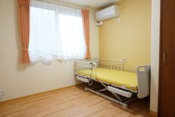 明るい居室の一角