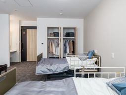 シンプルで清潔な居室