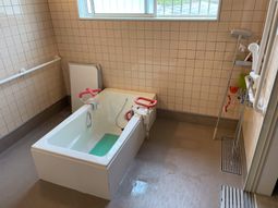 広々とした浴室