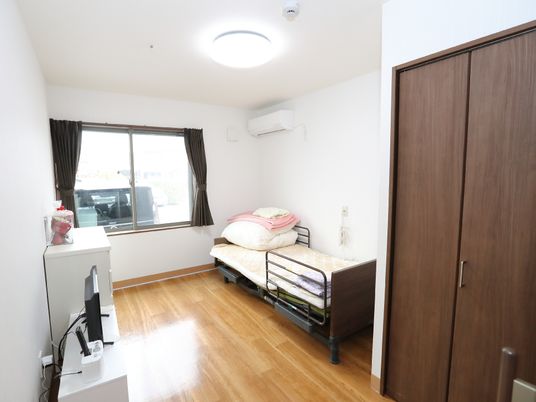 明るく整った居室