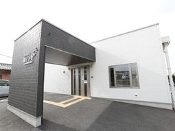 清潔感のある施設エントランス