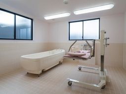 明るい浴室の様子