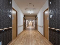 清潔感のある明るい廊下