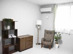 明るい居室の様子