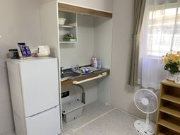 明るい居室の一角