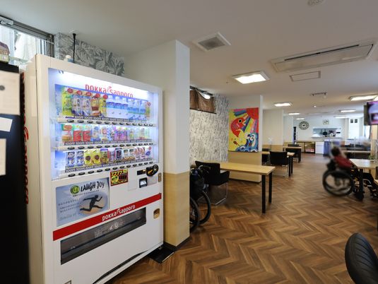 共有スペースと自動販売機