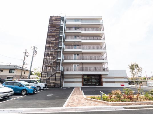 多階層建物の外観