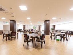 明るい食堂の様子