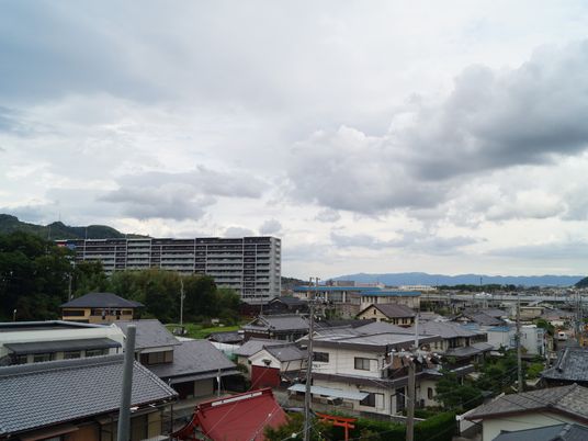 都市の景色と大型建築