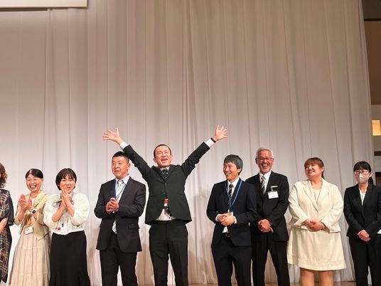 スタッフ集合の壇上  