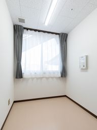 明るい居室の一角