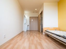 明るい居室の様子