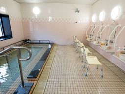 手すり付き浴室