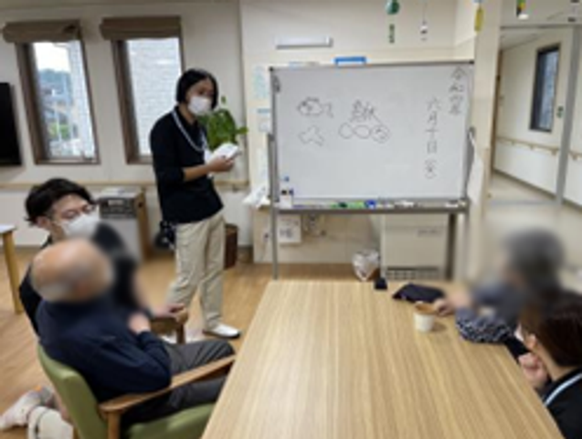 和気あいあいとした室内