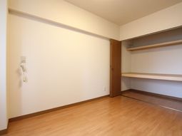 居室の壁と床