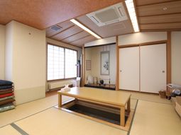 和室の明るい居室