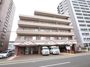 多階層の建物エントランス