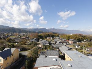 山並と町並みの景色