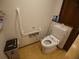 バリアフリーのトイレ設備