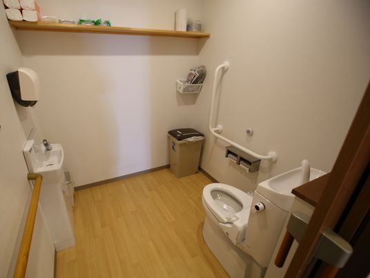 バリアフリー設計のトイレ