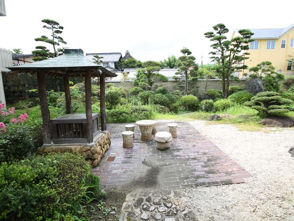 静かな庭の風景