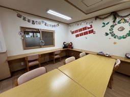 落ち着いた装飾の部屋