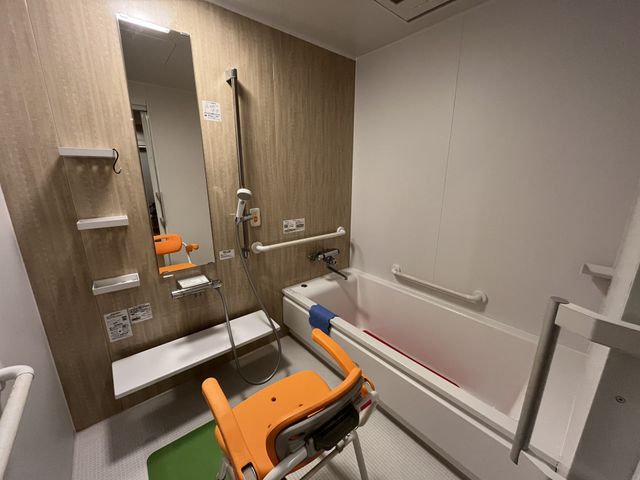 使いやすい浴室 浴室 車椅子対応の浴室で、安全に配慮されています。ユニバーサルデザインでどなたも安心です。