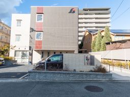 現代的な建物の外観