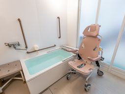 設備の整った浴室