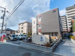 静かな住宅街の外観